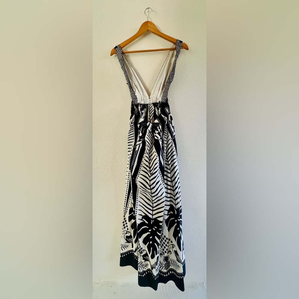 FARM Rio Black & White Tropical Leaf V‑Neck Maxi Dress - Picture 6 of 8